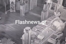 Χανιά: Η στιγμή που ημίγυμνος δράστης εισβάλει και κλέβει εκκλησία