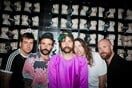 IDLES: Η Φωνή της Αντίστασης στην Κοινωνική Αδικία