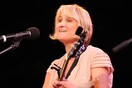 Jill Sobule: Νεκρή η τραγουδίστρια του "I Kissed a Girl", του πρώτου LGBTQ+ hit που μπήκε στο Top 20 του Billboard