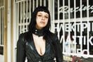 H Soraya Oronti φαίνεται να έχει μια κάποια εμμονή με τα αμάξια