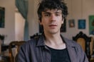 Δημήτρης Καπουράνης: «Το αόρατο νήμα που ενώνει τα παιδιά μεταναστών είναι το πένθος»