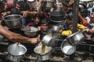«Πεθαίνουμε από την πείνα»: Ψάχνοντας σε σκουπίδια και ερείπια για λίγη τροφή στη Γάζα 