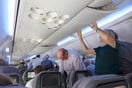 Τουρκία: Πρόστιμα στους επιβάτες που σηκώνονται πριν σταθμεύσει το αεροσκάφος