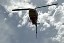 Φωτιά τώρα στο Πέραμα - Ρίψεις νερού από ελικόπτερο
