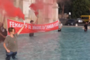 «Σταματήστε το λουτρό αίματος» - Διαμαρτυρία ακτιβιστών της Greenpeace σε συντριβάνι της Ρώμης