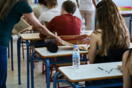 Πανελλήνιες 2025: Διευθύντρια συνελήφθη αφού ανάγκασε μαθήτρια να αφαιρέσει το ακουστικό βαρηκοΐας της