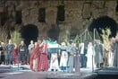 Καλλιτέχνες ύψωσαν τη σημαία της Παλαιστίνης στο Ηρώδειο