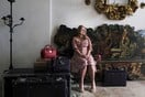 Παρακολουθώντας τους πλούσιους να είναι «δυστυχείς» σε υπέροχα μέρη 