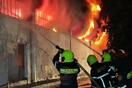 Κολωνός: Μεγάλες οι υλικές ζημιές από την φωτιά σε αποθήκη εταιρείας πίσω από τα ΚΤΕΛ