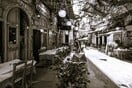 Ψυρρής: Μια γειτονιά με βαρύ παρελθόν και μοντέρνες φλούο αποχρώσεις