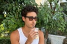 Ο Fin θέλει να δοκιμάσει όλους τους freddo cappuccino που κυκλοφορούν εκεί έξω