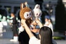 Labubu: Ψυχολόγος αποκαλύπτει το βαθύτερο νόημα πίσω από τη μανία για τα λούτρινα τερατάκια
