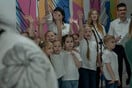 Παρελάσεις, σημαίες, τραγούδια - Μια ματιά στην καμπάνια που εξαναγκάζει τα παιδιά της Ουκρανίας να αγαπήσουν τη Ρωσία