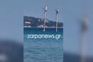 Χανιά: Νεαροί σκαρφάλωναν και έκαναν βουτιές από το κατάρτι ενός βυθισμένου ιστιοφόρου