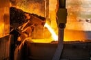 Η παγκόσμια κρίση του χάλυβα: Υπερπαραγωγή, απολύσεις και οι επιπτώσεις στην Tata Steel Ευρώπης