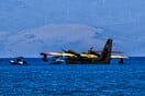Κορινθία: Βίντεο από τη ρυμούλκηση του Canadair μετά την προσθαλάσσωσή του στο Βραχάτι