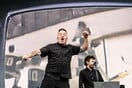 «Πρώτης τάξεως χαμένος» ο Τραμπ: Οι Dropkick Murphys τραγούδησαν δείχνοντας βίντεο του Αμερικανού πρόεδρου με τον Τζέφρι Έπσταιν
