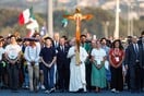 Υποδέχθηκαν τον πάπα Λέοντα ως ροκ σταρ στο καθολικό «Woodstock»