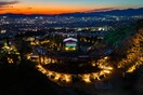 Θέατρο Λυκαβηττού: Τα βράδια στον λόφο συνεχίζονται με θέατρο, μουσική & την πιο μαγική ατμόσφαιρα