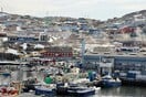 Γροιλανδία: Πώς ο τουρισμός χώρισε την «πρωτεύουσα των παγόβουνων» στα δύο
