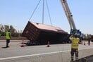 Τροχαίο στην εθνική οδό Αθηνών-Κορίνθου: Φορτηγό εξετράπη της πορείας του
