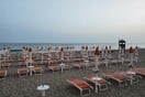 Ιταλικές παραλίες σε κρίση: Ομπρέλες-χρυσάφι αδειάζουν τις ακτές