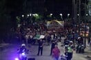 Πορεία υπέρ της Παλαιστίνης στην Αθήνα: Φωτοβολίδες έξω από την πρεσβεία του Ισραήλ