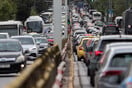Σύγκρουση λεωφορείου με γερανό στη Συγγρού