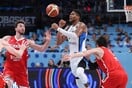 Eurobasket στο TikTok: Ο Έλληνας σύζυγος έχασε το στοίχημα από την Τουρκάλα γυναίκα του και πλένει τα πιάτα