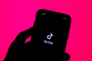 Η Κίνα χαρακτηρίζει τη συμφωνία για το TikTok ως νίκη - Τι κερδίζουν από αυτήν;