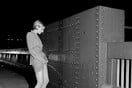 Pissing Women: H φωτογραφική σειρά των ‘90s επιστρέφει τριάντα χρόνια μετά 