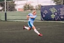 Το κορίτσι που έμαθε να παίζει μπάλα δίπλα στα αγόρια