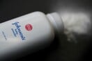 Χιλιάδες Βρετανοί μηνύουν την Johnson & Johnson: Το ταλκ με αμίαντο και οι υποθέσεις καρκίνου