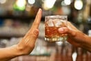 Νόμος στα χαρτιά: Οι ανήλικοι πίνουν και κανείς δεν τους σταματά