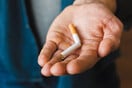 Παγκοσμίως, 1 στους 5 ενήλικες εξακολουθεί να καπνίζει
