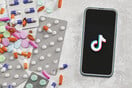 Επικίνδυνη «μόδα» στο Tik Tok με εφήβους να καταναλώνουν φάρμακα