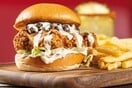 TGI Fridays™: Νέες γευστικές αφίξεις και vibes που κάνουν κάθε μέρα να μοιάζει με Παρασκευή.