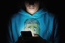Είναι σίγουρα καλή ιδέα η απαγόρευση των social media στους έφηβους; 