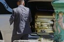 Μεξικό: Ο βαρόνος των ναρκωτικών «Ελ Μέντσο» θάφτηκε σε χρυσό φέρετρο