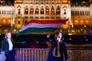 «Ρώσοι σπίτια σας!»: Η Ευρώπη πανηγυρίζει την πτώση Όρμπαν στην Ουγγαρία