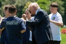 ΝΤΟΝΑΛΝΤ ΤΡΑΜΠ ΧΟΡΟΣ ΜΑΘΗΤΕΣ ΠΑΙΔΙΑ ΛΕΥΚΟΣ ΟΙΚΟΣ