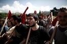 Μου χαρίζετε ένα κόκκινο γαρίφαλο, παρακαλώ;