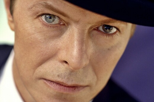 O David Bowie σαρώνει στο iTunes και το Spotify