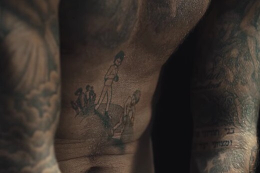 Τα τατουάζ του Ντέιβιντ Μπέκαμ ζωντανεύουν και στέλνουν μήνυμα ενάντια στην παιδική κακοποίηση