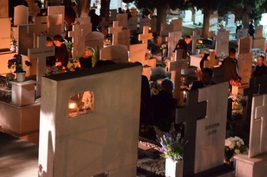 Ανάσταση στα νεκροταφεία - Το ξεχωριστό έθιμο στην πόλη της Κοζάνης