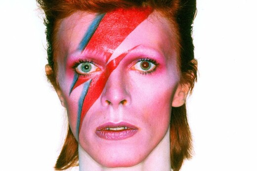 Η συναρπαστική ιστορία του Ziggy Stardust, του ανδρόγυνου ροκ σταρ από το διάστημα