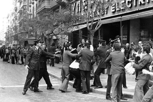 Όχι άλλο αυτομαστίγωμα που "οι Έλληνες δεν αντιστάθηκαν στη Χούντα"