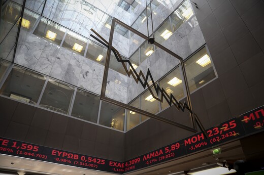 Bloomberg To Koryfaio Se Apodoseis Xrhmatisthrio Toy Kosmoy Brisketai Sthn Ellada Lifo