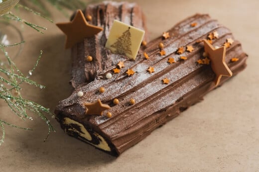 Χριστουγεννιάτικος κορμός, μια γλυκιά ιστορία που συνεχίζεται στα καλύτερα ζαχαροπλαστεία της πόλης