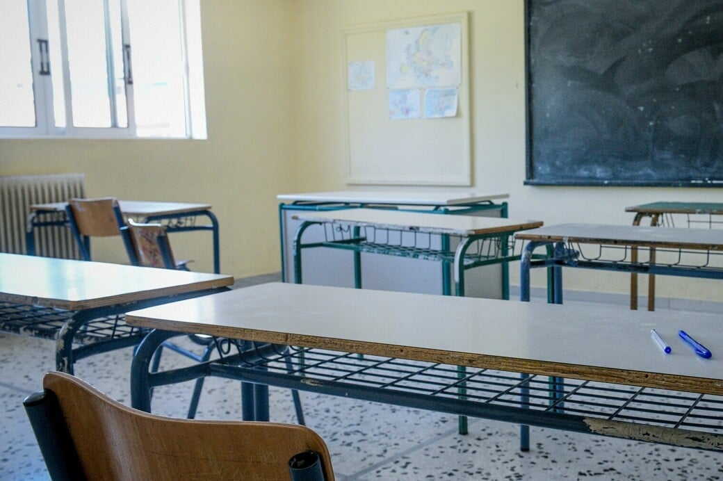 Αχαΐα: Καθηγητές ξέχασαν δύο μαθήτριες γυμνασίου σε κατάστημα καθ’ οδόν για σχολική εκδρομή